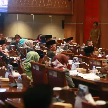 Wagub Cik Ujang Sampaikan Jawaban Pemprov Sumsel atas Pandangan Fraksi DPRD Terkait Raperda Pertanggungjawaban APBD 2024