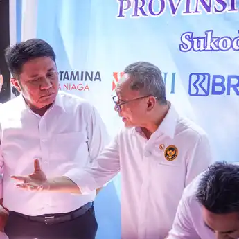 Menko Pangan Zulkifli Hasan dan Gubernur Herman Deru Resmikan Koperasi Merah Putih