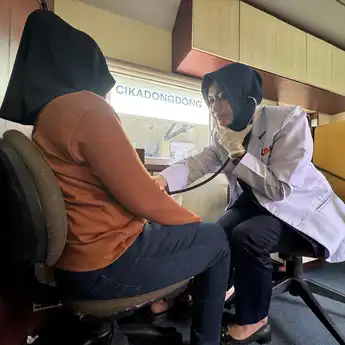 KAI Hadirkan Poliklinik Berjalan, Layani Ratusan Warga Lewat Rail Clinic di Cikadongdong