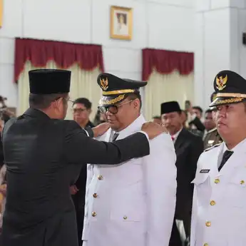 Gubernur Kaltim Secara Resmi Lantik Aulia-Rendi sebagai Bupati dan Wakil Bupati Kukar