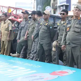 Langgar Aturan, Satu Kafe di Gajah Mada Dibongkar Satpol PP Pontianak