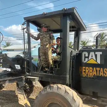 Bupati Sujiwo Hadiri Peresmian Jalan Poros Ekonomi