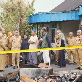 Edi Kamtono Tinjau Lokasi Kebakaran di Jalan Merdeka, Pastikan Korban Terima Bantuan