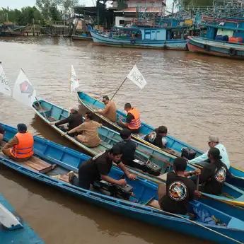 Dorong Transisi Energi dan Kesejahteraan untuk rakyat : PLN UIP KLB Luncurkan Program TJSL Electrifying Marine bagi Nelayan di Sungai Kakap