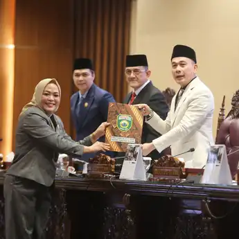 DPRD Sumsel Bahas Tiga Raperda Prioritas, Sekda Edward Candra Serap Aspirasi Fraksi