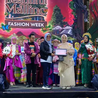 Busana Cora’ La’ba Tampil Memukau di Fashion Week Beautiful Malino 2025