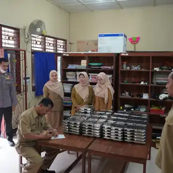 SPPG Polda DIY Salurkan 1.954 Paket Makan Bergizi Gratis ke Siswa Kulonprogo