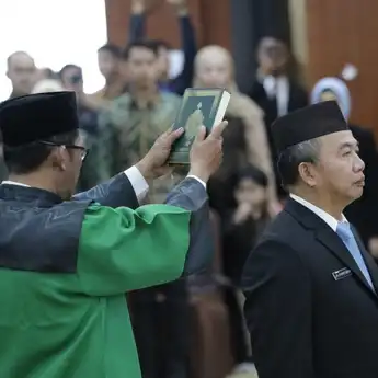 Dilantik Jadi Sekdaprov Kalsel, Syarifuddin Tegaskan Siap Bantu Tugas Gubernur dan Wakil Gubernur