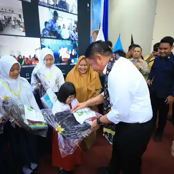 Herman Deru: Pendidikan Bukan Sekadar Akademik, tapi Soal Karakter dan Kepedulian Sosial