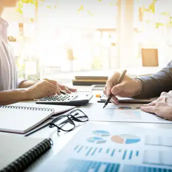 5 Kebiasaan yang Membuat Orang Tetap Miskin Menurut Warren Buffett