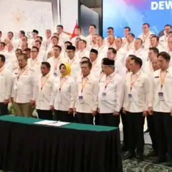 Bupati Muara Enim Dikukuhkan sebagai Ketua Bidang ESDM Apkasi Periode 2025–2030 oleh Mendagri