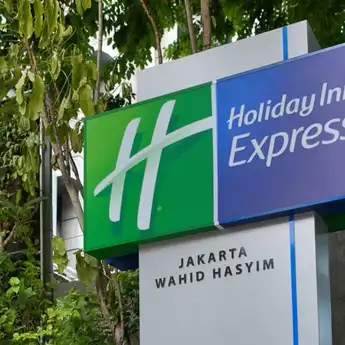 Membatik ala Holiday Inn Express Wahid Hasyim-Batik Palbatu   