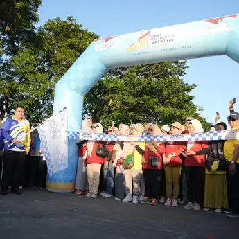 Ribuan Warga Meriahkan Jalan Santai Harganas ke-32 di Makassar