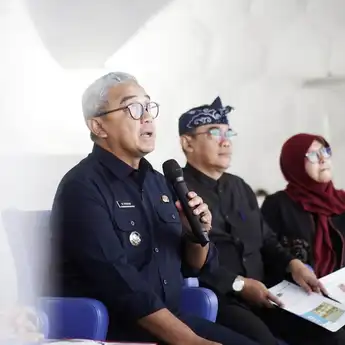 Bandung Perangi Rentenir. 17 Ribu Aduan, 14 Kampung Bebas Rentenir, dan Gerakan Ekonomi Rakyat