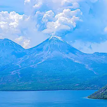 Gunung Lewotobi Laki-laki Erupsi, Menteri Pariwisata Prioritaskan Keselamatan Masyarakat