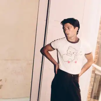 Lirik Lagu Sunday Morning - Henry Moodie dengan Terjemahannya