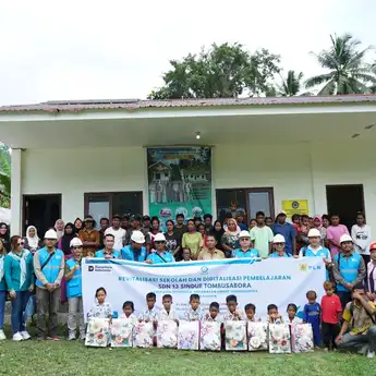 Semangat Kemerdekaan, PLN Terangi SDN 13 di Donggala Sulteng dengan Inovasi SuperSun