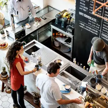 10 Merek Kedai Kopi dengan Jutaan Pelanggan, Siapa Yang Terbesar?