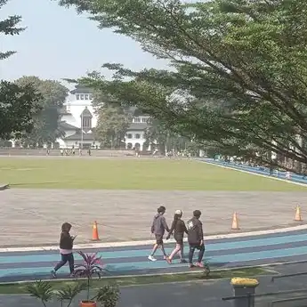 Lapang Gasibu Bandung 'Bersolek' Menyambut Dua Hari Bersejarah