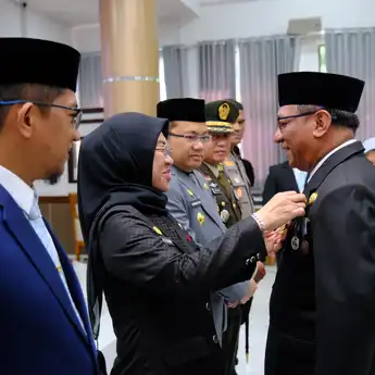 Bupati Gowa Serahkan Satyalancana Karya Satya dan Lepas 295 ASN Purna Bakti