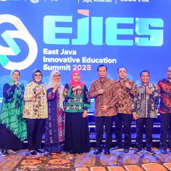Gubernur Khofifah Beri Penghargaan atas Inovasi Gemilang Pendidikan Jawa Timur di EJIES 2025