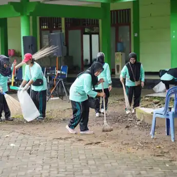 Gotong Royong Serentak Warnai Peringatan World Clean Up Day di Kota Pontianak