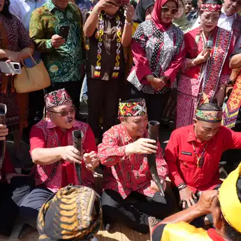 Gubernur Norsan: Tegaskan Semangat Persatuan, Saat Buka Pekan Gawai Dayak Ke-40