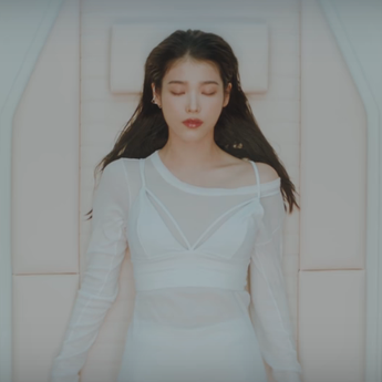 Lagu IU 'Celebrity' Jadi Lagu Paling Populer di Korea Selatan 2021