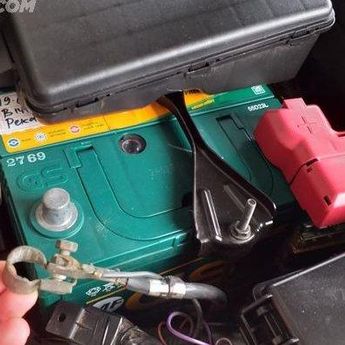 Jangan Sembarangan Lepas Aki Mobil, Sistem Elektroniknya Bisa Eror
