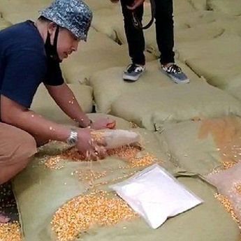 Polisi Grebek Gudang  Yang Simpan Sabu-sabu dalam Karung Jagung di Pangkalpinang