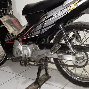Beberapa Cara Menyiasati Ban Kempis Saat Motor Disimpan Di Dalam Rumah