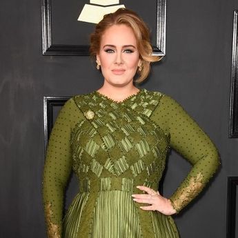 Jadi Penggemar Beyonce, Adele Beri Pujian dan Kenakan Pakaian Persis di Video Blcak Is King