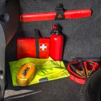 Jangan Sampai Terlupakan, Ini Barang-barang Yang Wajib Ada Di Mobil