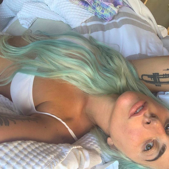 Terinspirasi Putri Duyung, Lady Gaga Warnai Rambutnya Dengan Tema Laut