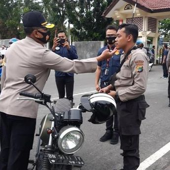 Wakapolda Cek Kedisiplinan Penggunaan Masker di Lingkungan Polda Babel