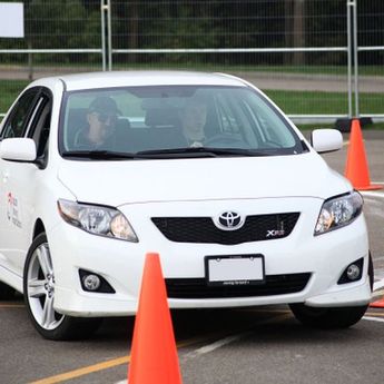 Pertimbangan Pengemudi Pemula Memilih Belajar Pakai Mobil Matik  
