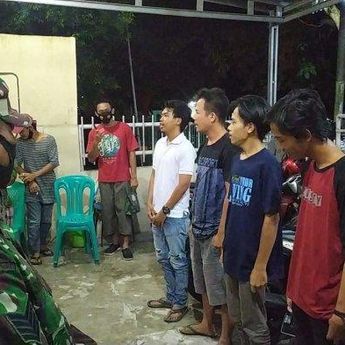 Datangi Tempat Ramai di Sungailiat, Tim Gabungan Imbau Masyarakat Pakai Masker