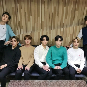 Puncaki Billboard Hot 100, Bang Si Hyuk Hampir Menangis Saat Telepon BTS 