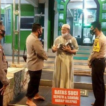 Bagikan Masker, Polsek Taman Sari Imbau Masyarakat Patuhi Protokol Kesehatan