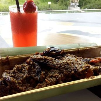  Timbungan, Teknik Masak Daging  Dalam Bambu khas Bali saat Galungan