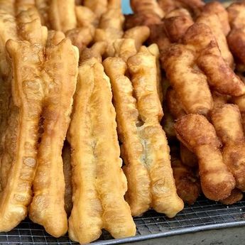 Agar Gurih, Renyah, Dan Berongga, Berikut Tips Membuat Cakwe Goreng
