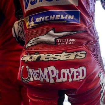 Bercanda Atau Curhat Dovizioso Pakai Baju Balap Bertuliskan Pengangguran  
