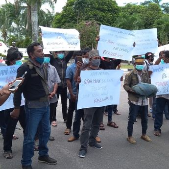 Masyarakat Pesisir Nelayan Pelabuhan Jelitik Sungailiat Datangi Pemprov Babel, Minta Stop Aktifitas Pulomas