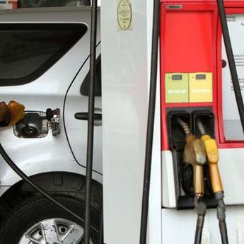 Wajib Matikan Mesin Ketika Mengisi Bahan Bakar Minyak, Fakta atau Mitos?  