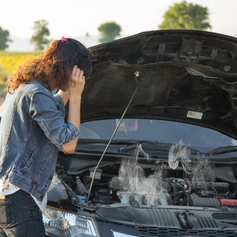 Apa Saja yang Menjadi Penyebab Mesin Mobil Overheat?  
