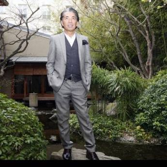 Perancang Busana Jepang Kenzo Takada Meninggal Karena Covid-19