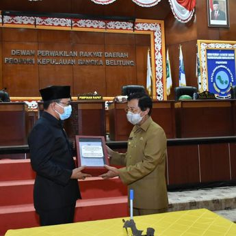 Hadiri Rapat Paripurna, Wagub Abdul Fatah Sampaikan Tiga Raperda
