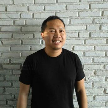 Sandhy Sondoro, dari Mengamen hingga Sukses karena Perhitungan