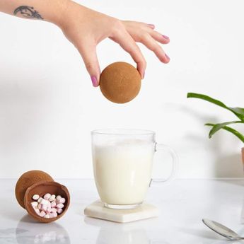 Viral Di Tik Tok, Berikut Ini Cara Membuat Hot Chocolate Bomb 