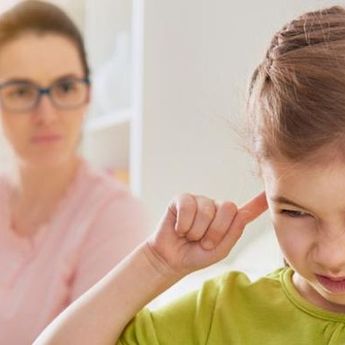 Kendalikan Emosi Saat Mendisiplinkan Anak. Berikut Ini 5 Triknya